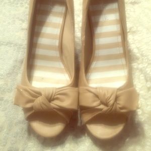 Great pair of peep toe heels.